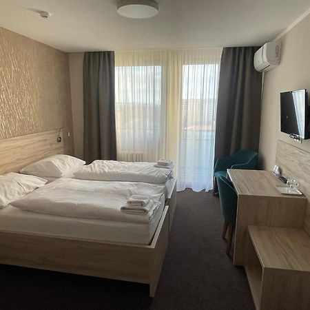 Hotel Spectrum เตอร์นาวา ภายนอก รูปภาพ