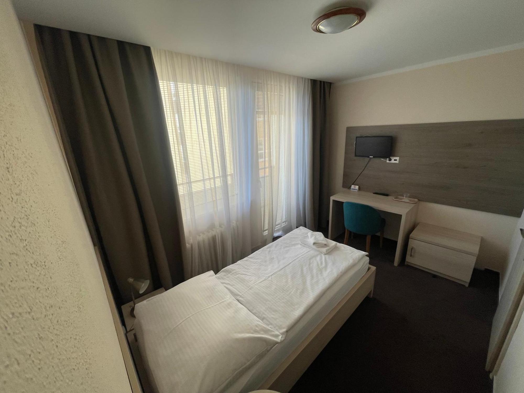 Hotel Spectrum เตอร์นาวา ภายนอก รูปภาพ