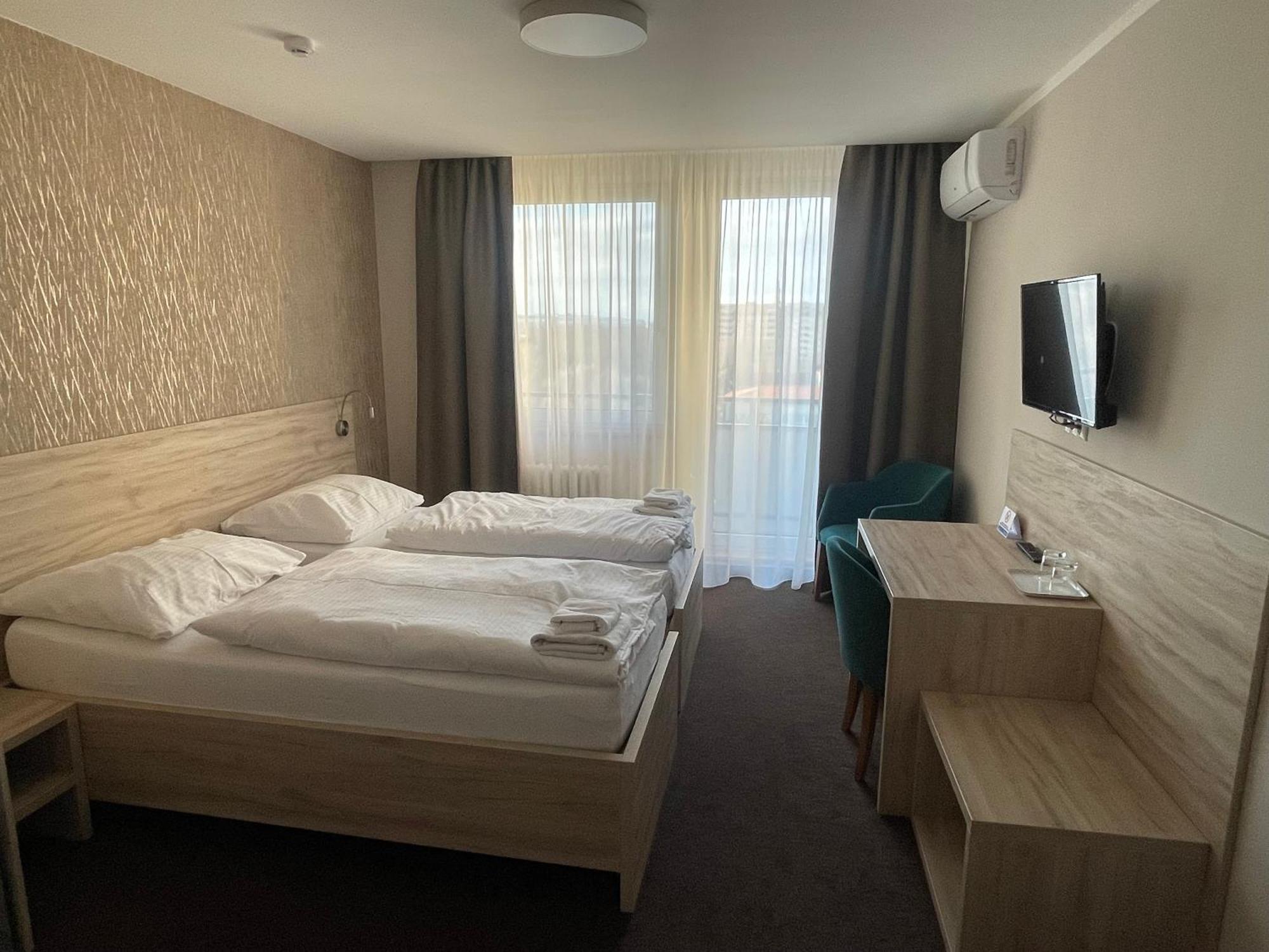 Hotel Spectrum เตอร์นาวา ภายนอก รูปภาพ