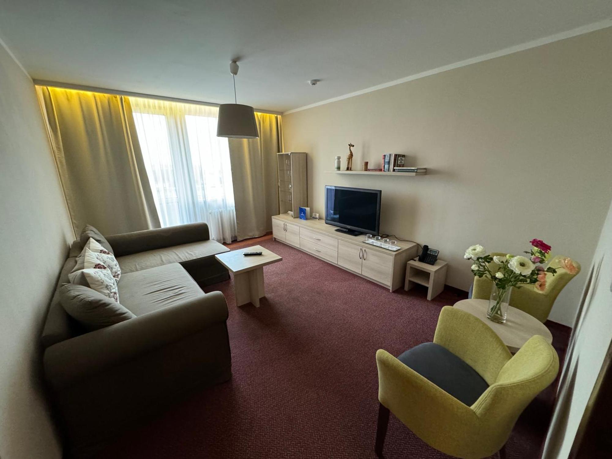 Hotel Spectrum เตอร์นาวา ภายนอก รูปภาพ